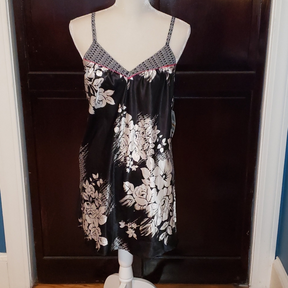 Morgan Taylor Night Gown